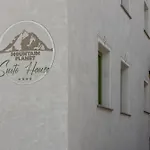 Апартаменты Rock Mountain Planet House