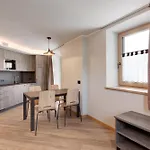 Rock Mountain Planet House *