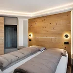Rock Mountain Planet House *