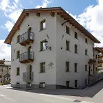 Rock Mountain Planet House Апартаменты *