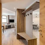 Апартаменты Rock Mountain Planet House